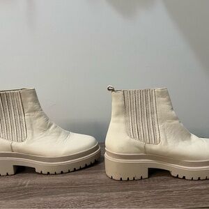 Patina Cream Leather Chunky Heel Chelsea Boots, Size 6.5